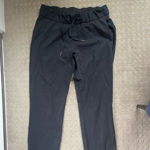 Lululemon black athletic pants size 6
